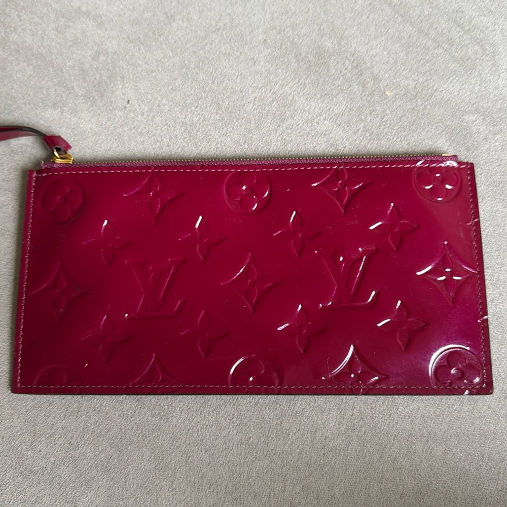 LOUIS VUITTON wallet/card holder